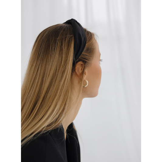 Why Headbands Are Making a Big Comeback in Everyday Style